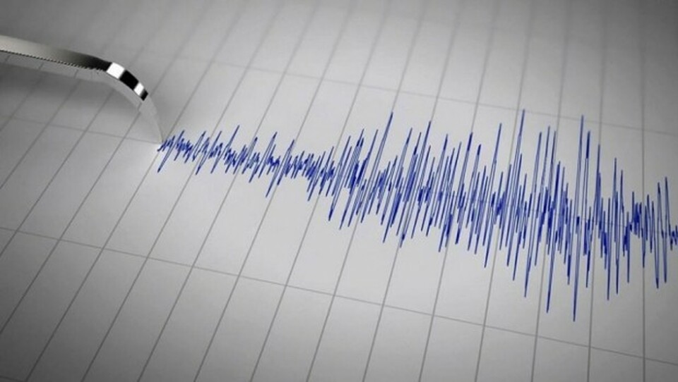 An earthquake measuring 7.3 on the Richter scale struck off the West Java coast on Friday night (15/12). (JG Photo)