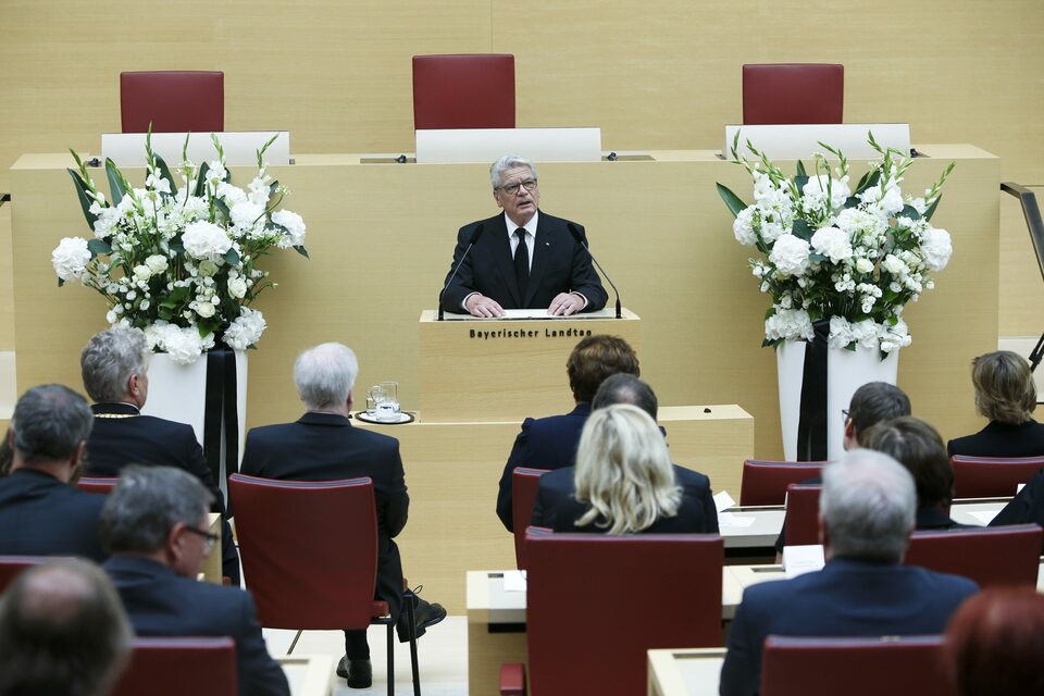 German President Joachim Gauck attends a remembrance hour in Bavarian parliament in Munich, Germany, July 31, 2016. (Reuters Photo/Michaela Rehle)