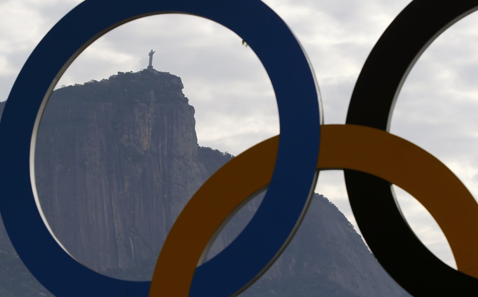 Jesus Christ The Redeemer seen through Olympic Rings at Rowing venue in Rio de Janeiro, Brazil August 2, 2016.  (Reuters Photo/Ivan Alvarado)
