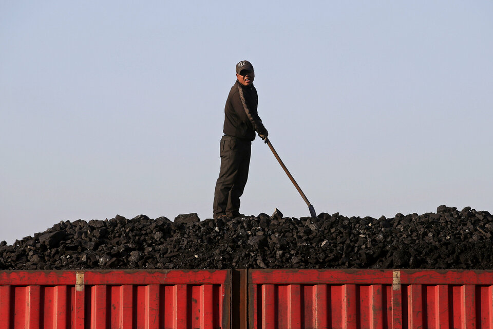 Financial trading of thermal coal has virtually ceased in Asia as a result of the woes at one major trading house and the growing dominance of another, despite the region being by far the world's biggest consumer of the fuel. (Reuters Photo/Jason Lee)