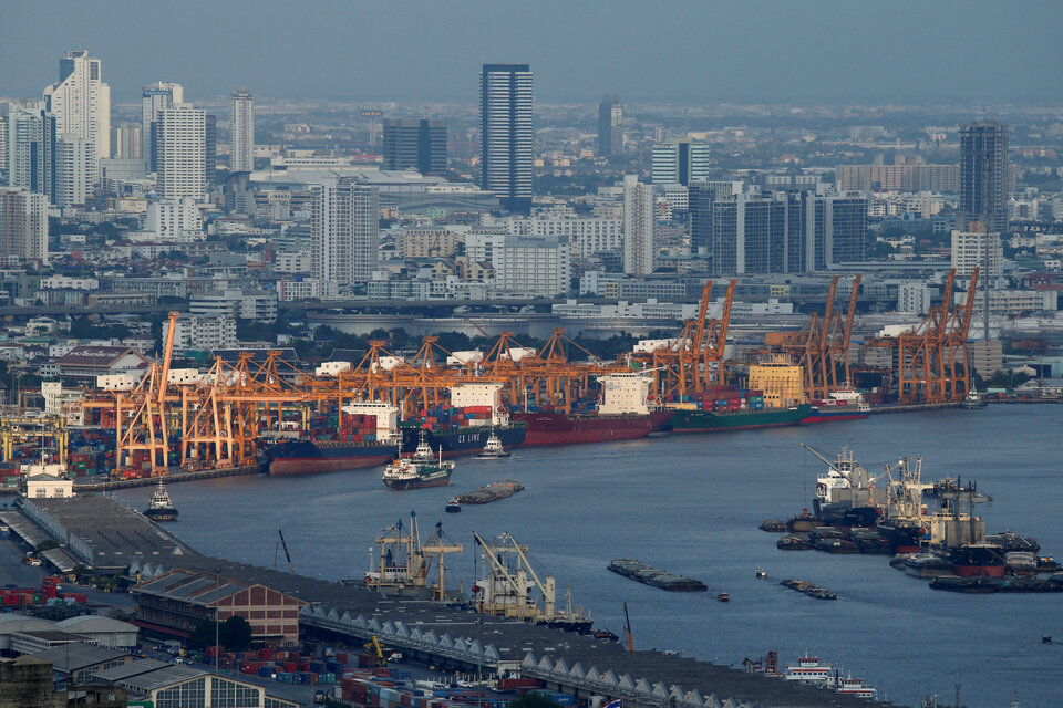 A view of the port of Bangkok, Thailand, May 26, 2016. (Reuters Photo/Jorge Silva)