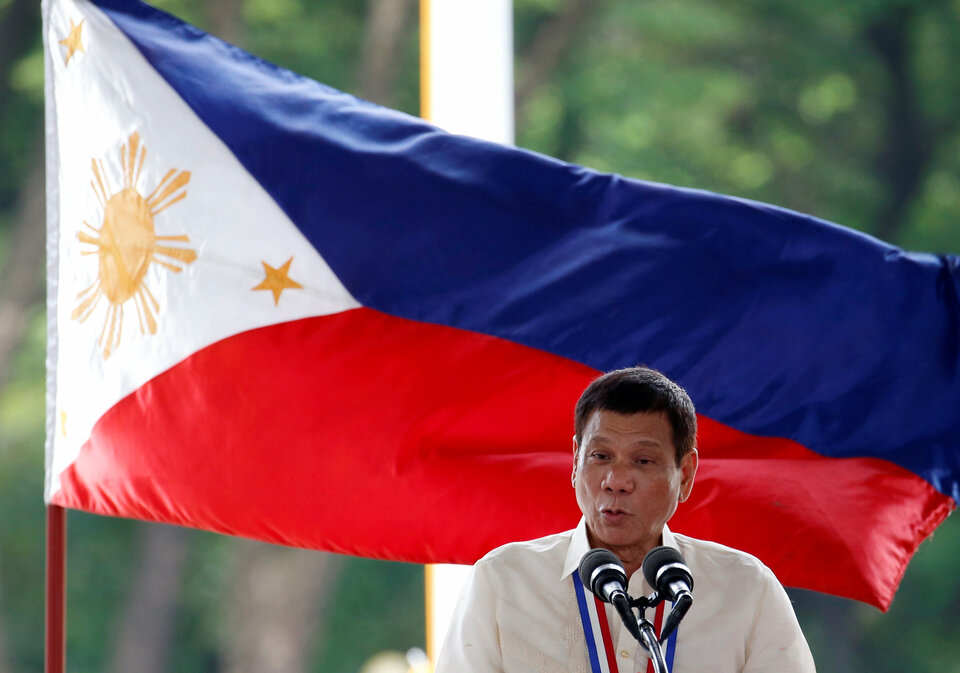 Philippine President Rodrigo Duterte speaks in front of a national flag during a National Heroes Day commemoration at the Libingan ng mga Bayani (National Heroes Cemetery) at Taguig city, Metro Manila, in the Philippines August 29, 2016. (Reuters Photo/Erik De Castro)