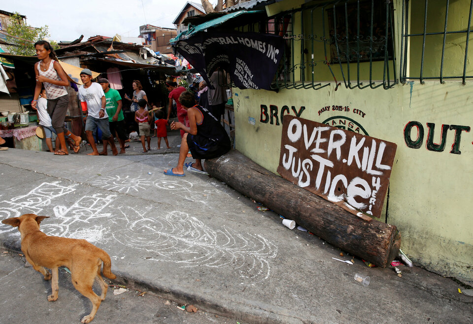 A sign reading 'Overkill Justice for Eric' is pictured at the entrance of a street where Eric Quintinita Sison was killed in Pasay city, Metro Manila in the Philippines August 29, 2016. Family members of Sison said he was attempting to surrender when he was gunned down by the police during a recent 'Meth' buy bust operation. Picture taken August 29, 2016. (Reuters Photo/Erik De Castro)