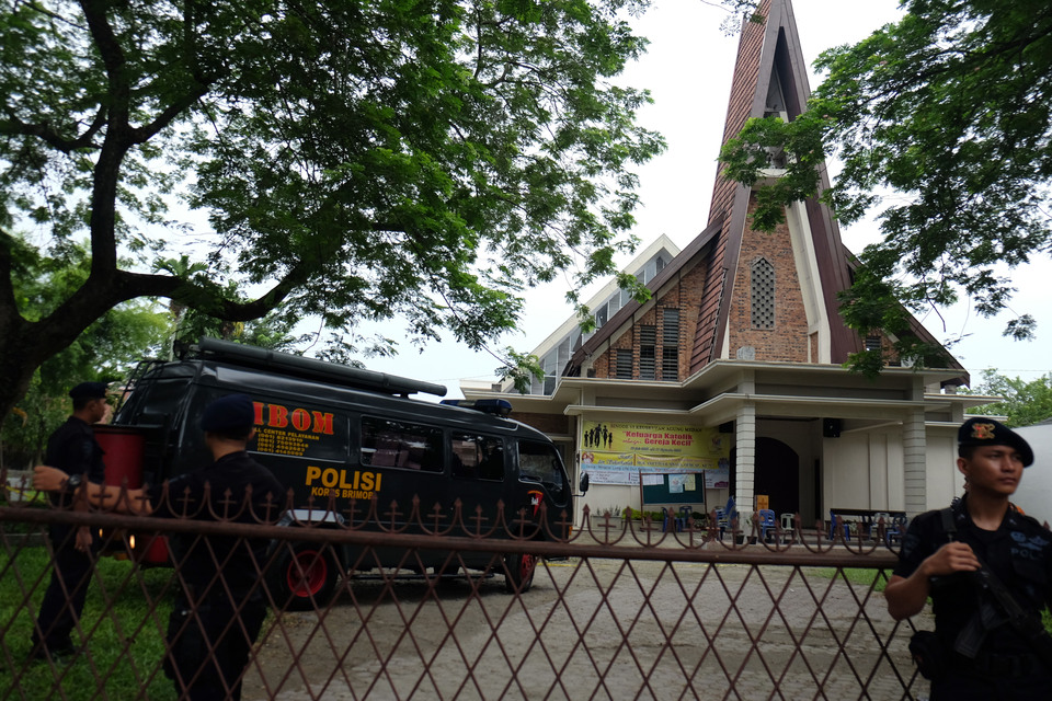 The National Counterterrorism Agency (BNPT) said on Wednesday (07/09) that the teenager who allegedly launched a failed suicide bomb attack on a church in Medan, North Sumatra, last month, received his instructions from the Islamic State group in Syria. (Antara Photo/Irsan Mulyadi)