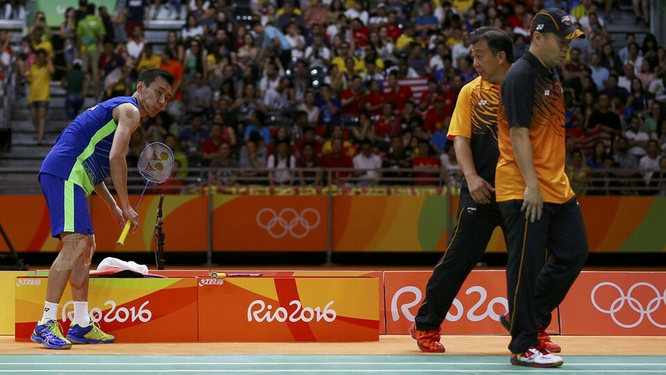 Lee Chong Wei only earned a silver medal at the 2016 Rio Olympics after his defeat by Chen Long of China in the final on Saturday (20/08). (Reuters Photo/Marcelo del Pozo)