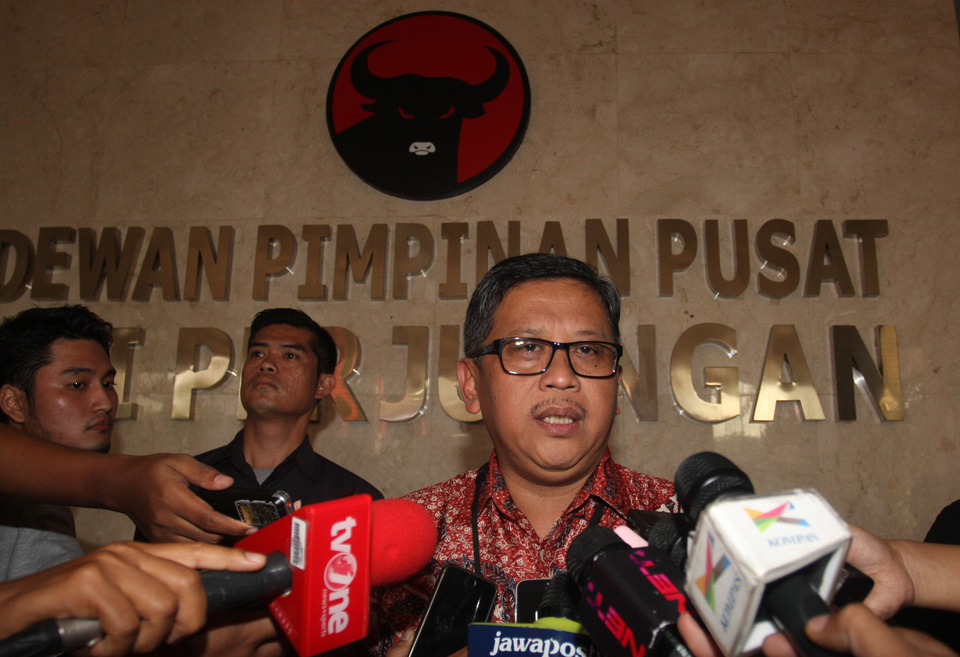 PDI-P secretary general Hasto Kristiyanto advised  Sandiaga Uno to comply with a police summons regarding a 2012 land transaction.  (Antara Photo/Reno Esnir)