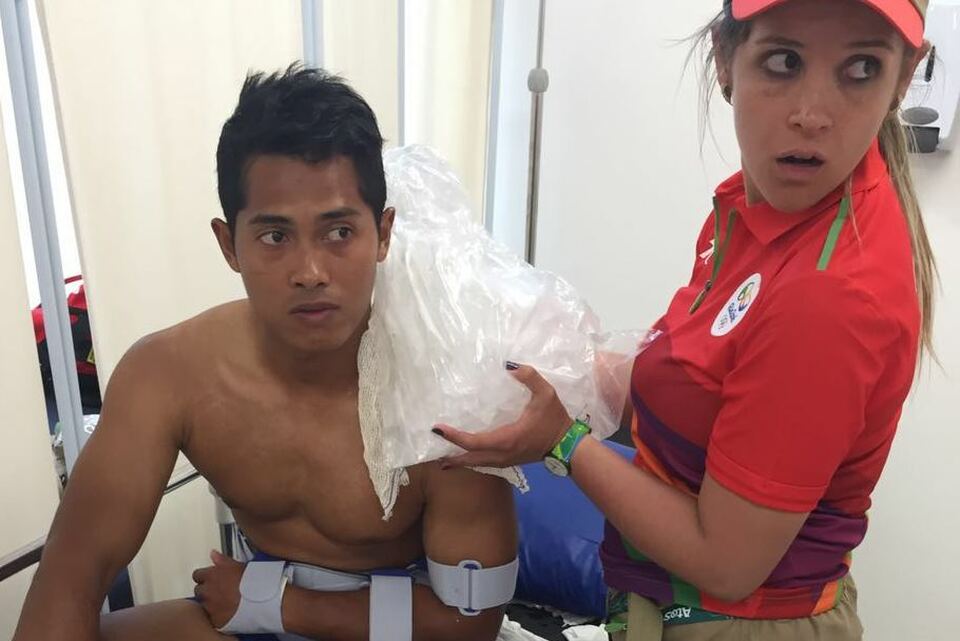Indonesian BMX rider Toni Syarifudin receives first aid treatment after a fall during the 2016 Rio de Janeiro Olympics on Thursday (18/08). (Photo courtesy of the Indonesian Olympic contingent)