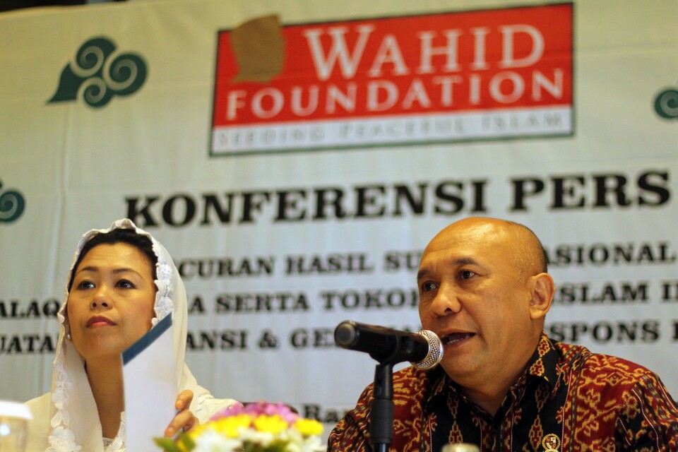 Executive director of the Wahid Foundation, Yenny Wahid, said on Monday (31/07) that the silent moderate majority must play a more active role and fight back in order to combat radicalism. (Antara Foto/Fendi)