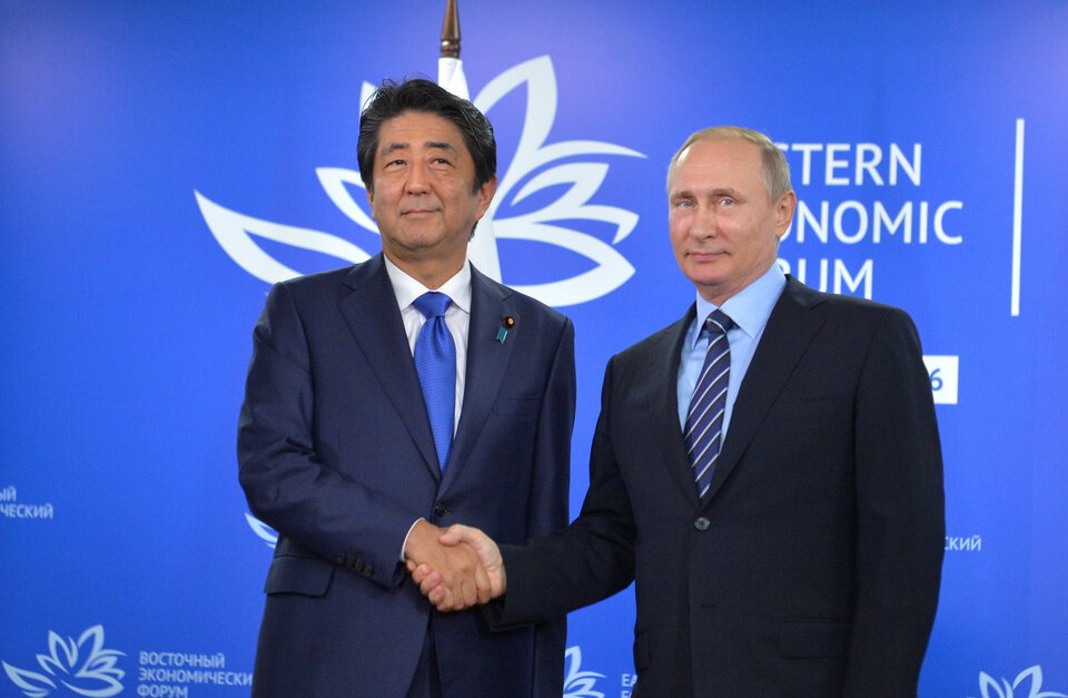 Japan and Russia look set to improve ties and clinch some business deals when their leaders meet next week, but both sides are scaling back expectations of a big breakthrough in a territorial row that has blocked a peace treaty to formally end World War II. (Reuters Photo/Sputnik)