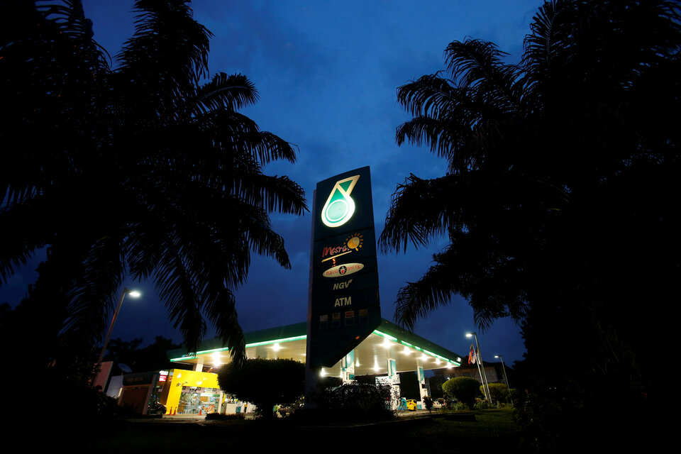 A Petronas petrol outlet in Putrajaya outside Kuala Lumpur. (Reuters Photo/Bazuki Muhammad)