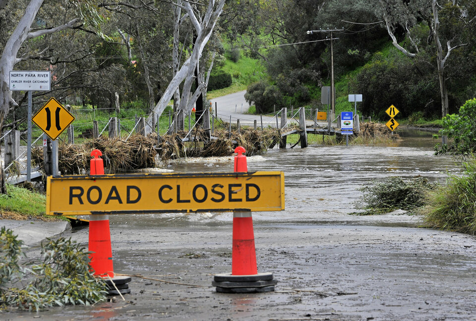 Severe New Zealand Storm Causes Power Cuts, Flight and Road Disruptions