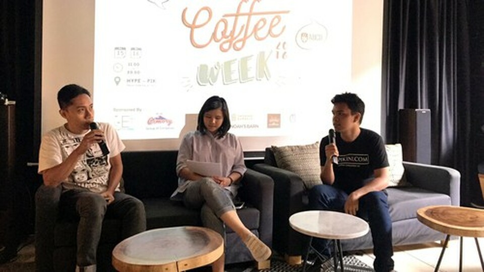 Foto1: [Left to Right] Yudistira Bawana (ABCD School of Coffee Operational Manager), Jane Kenny (HYPE Business Development),Hendri Kurniawan (Founder and Chief Trainer of ABCD School of Coffee). (Photo courtesy of Jakarta Coffee Week)