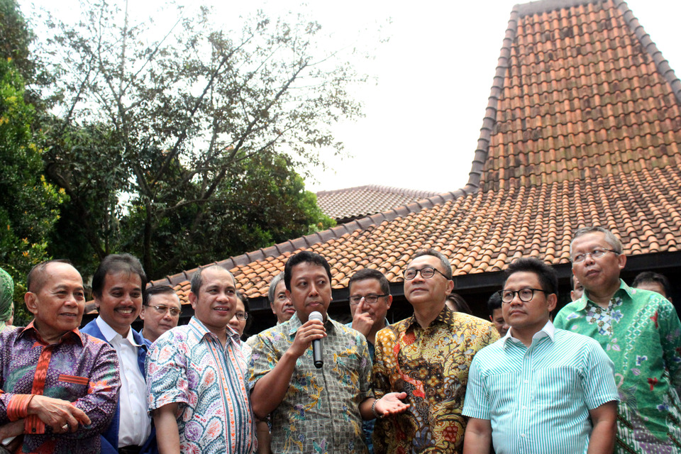 The so-called Cikeas Coalition at former president Susilo Bambang Yudhoyono's residence in Cikeas, West Java, on Thursday (22/09), still hours before announcing Susilo's son Agus Harimurti as their Jakarta governor pick. (Antara Photo/Risky Andrianto)