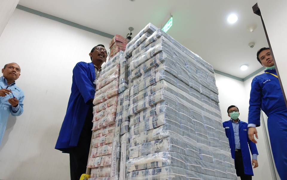 Bank Indonesia will conduct three foreign-exchange swap auctions this week to ensure there is enough rupiah liquidity in the market following its benchmark interest rate hike, a senior official said on Monday (21/05). (Antara Photo/Rosa Panggabean)