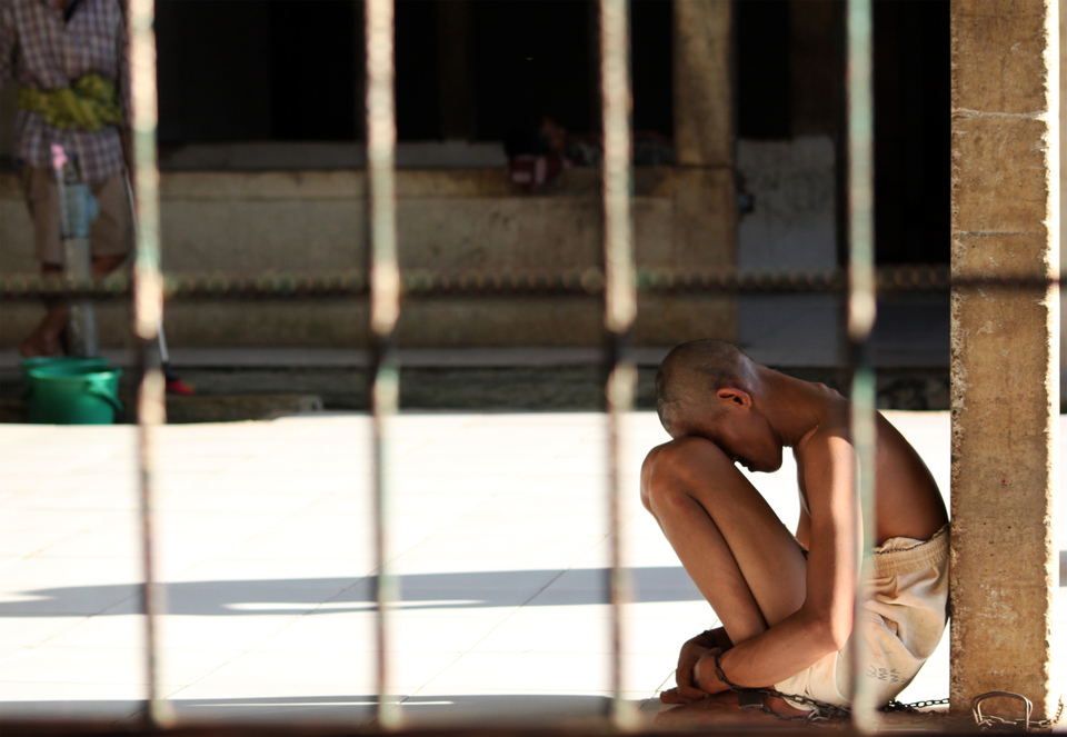 A lone patient rests at the Al Fajar Berseri psychiatric ward in Bekasi, West Java. (Antara Photo/Risky Andrianto)

 