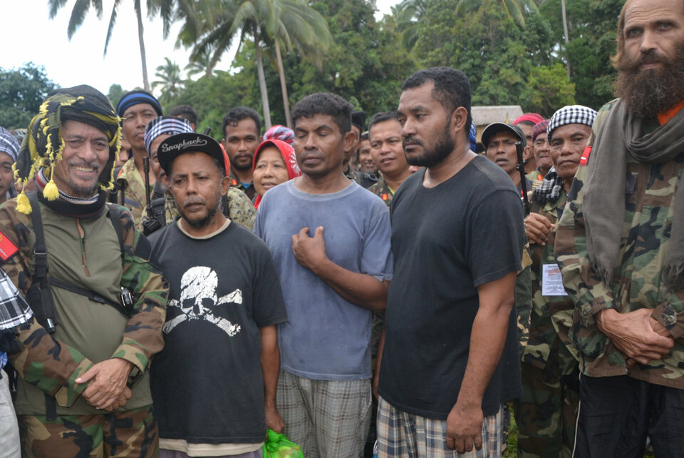 Three Indonesian citizens and a Norwegian were kidnapped and later released by the Abu Sayyaf group last year. (Antara Photo/Reuters Photo/Nickie Butlangan)