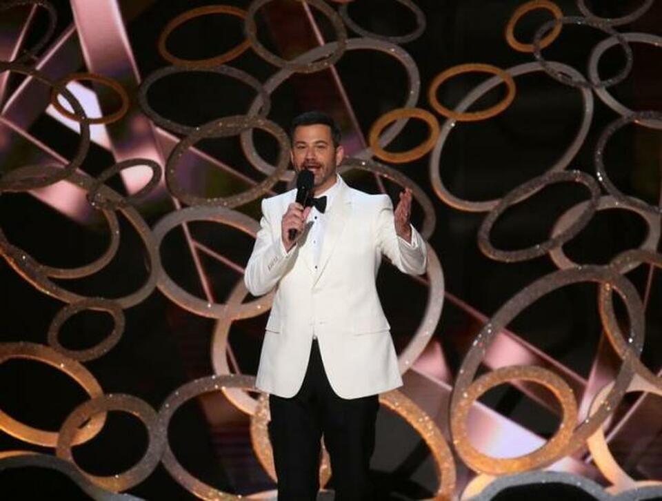 Host Jimmy Kimmel closes the show at the 68th Primetime Emmy Awards in Los Angeles, California, US, September 18, 2016.  (Reuters Photo/Mike Blake)