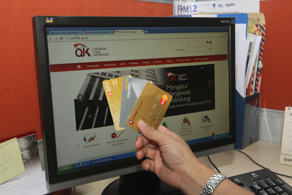 There are more than 17.6 million credit cards in circulation in Indonesia. (ID Photo/Emral)