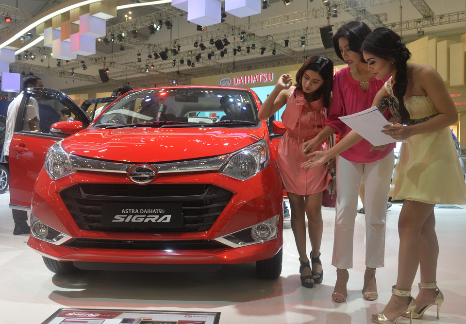 Car sales in Indonesia continued to grow in September, increasing the chance that total sales could exceed that of last year. (Antara Photo/Saptono)