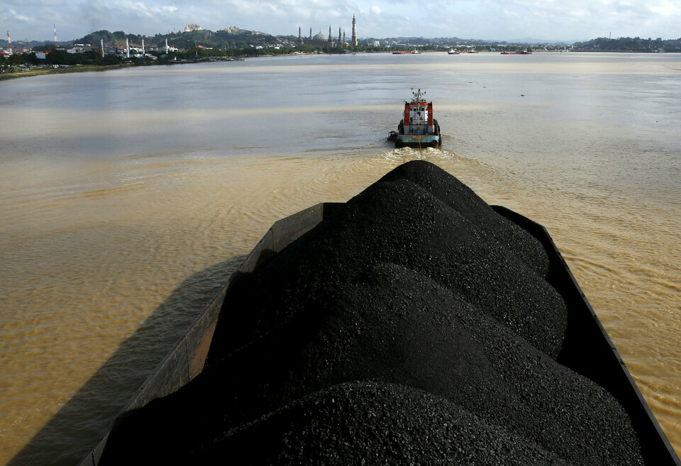 Indonesia has amended contracts with 13 coal mining companies, including some of the country's biggest producers of the fossil fuel, as part of a shift toward a new mining permit system it expects to boost government revenues. (Reuters Photo/Beawiharta)