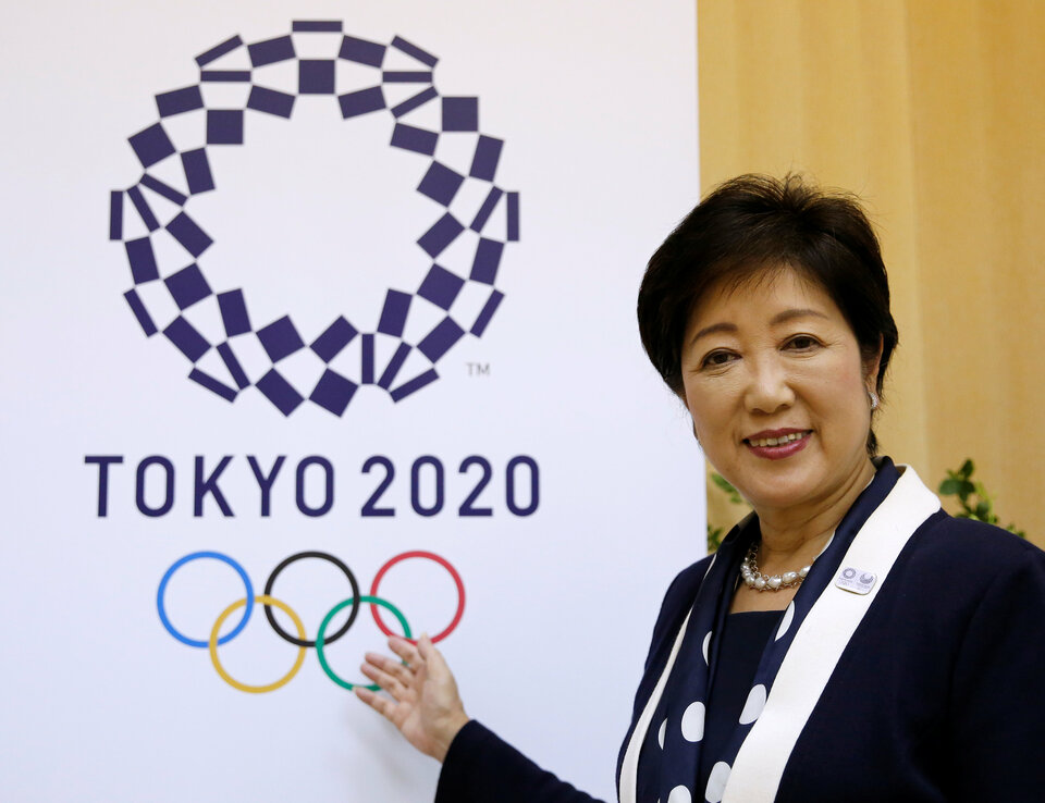Tokyo Governor Yuriko Koike poses with Tokyo 2020 Olympics emblem after an interview with Reuters at Tokyo Metropolitan Government Building in Tokyo, Japan on Oct. 12, 2016.    (Reuters Photo/Toru Hanai)