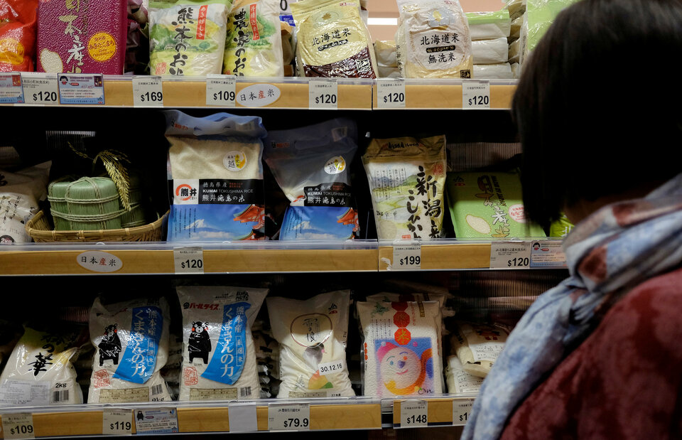 Rice from various parts of Japan are sold at a supermarket in Hong Kong, China October 6, 2016.  Picture taken October 6, 2016.     (Reuters Photo/Bobby Yip)