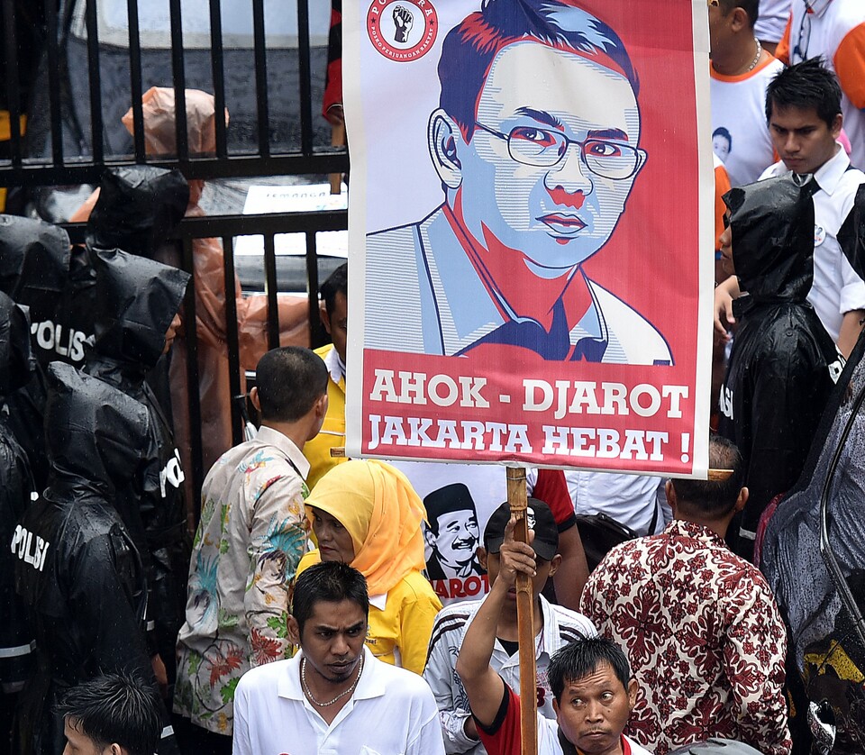 The Jakarta Election Commission, or KPUD, received required campaign finance reports from both gubernatorial candidate pairs on Sunday (16/04) ahead of the capital's run-off election later this week. (Antara Photo/Widodo S. Jusuf)