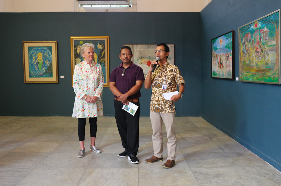 Curators of the '100 Years of Otto Djaya' exhibition, Inge-Marie Holst, left, and Rizki A. Zaelani, center. (JG Photo/Sheany)