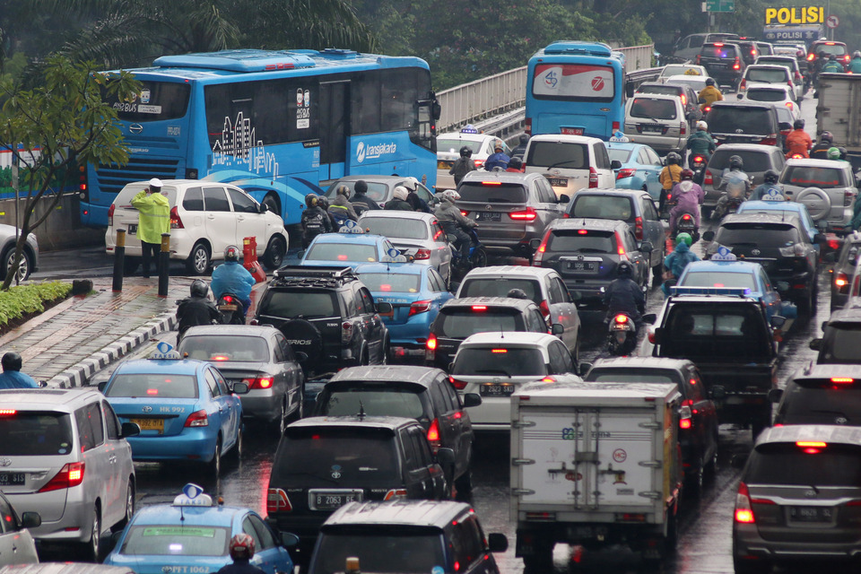 Traffic gridlock on Jalan Gatot Subroto in Central Jakarta. (Antara Photo/Rivan Awal Lingga)