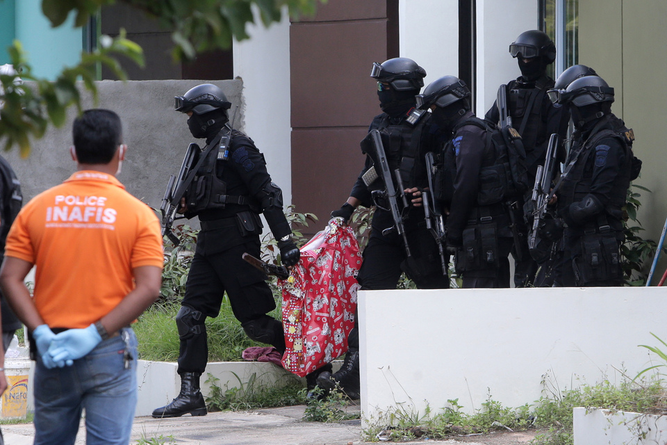 Police arrested six suspected terrorists in Tolitoli, Central Sulawesi, on Friday (10/03) for allegedly plotting to attack security forces in the area, a spokesman said. (Antara Photo/M N Kanwa)