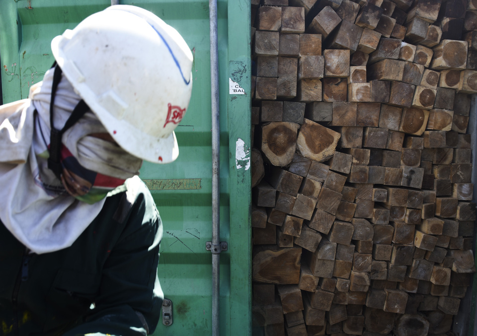 Indonesia has shipped the first licensed timber products to the European Union this week, marking a milestone for decade of efforts the country's put in to turn its degrading forestry into a sustainable business. (Antara Photo/Zabur Karuru)