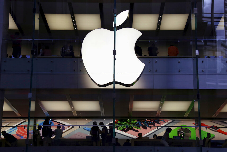 The Apple store in Sydney, Australia, on Mar. 18, 2016. (Reuters Photo/David Gray)