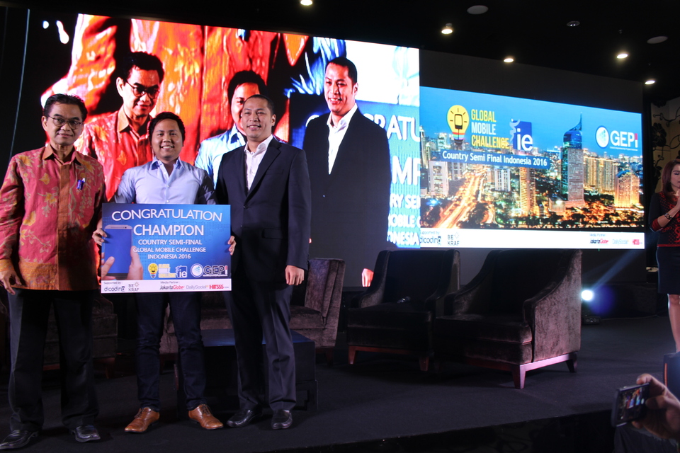 The cashback app Snapcart will represent Indonesia in the Asia-Pacific regional final of the Global Mobile Challenge 2016 after beating more than 140 applicants on Monday (28/11). (Photo courtesy of Global Entrepreneurship Program Indonesia)