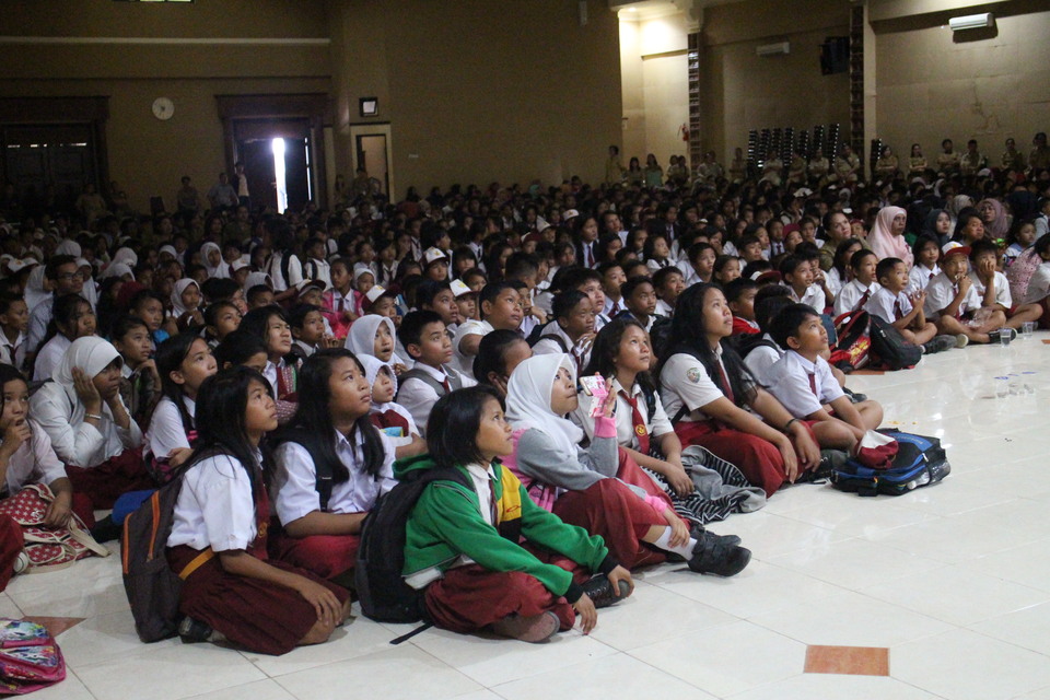 Students at the Science FIlm Festival in Malinau, North Kalimantan. (JG Photo/Lisa Siregar)