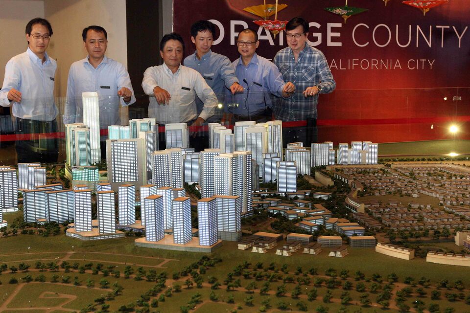 Lippo Cikarang, the urban development arm of Lippo Group, has generated over Rp 390 billion ($29 million) from selling Newport Park apartment tower units following its grand preview in Orange County, Cikarang on Saturday (26/11). (GA Photo/Defrizal)