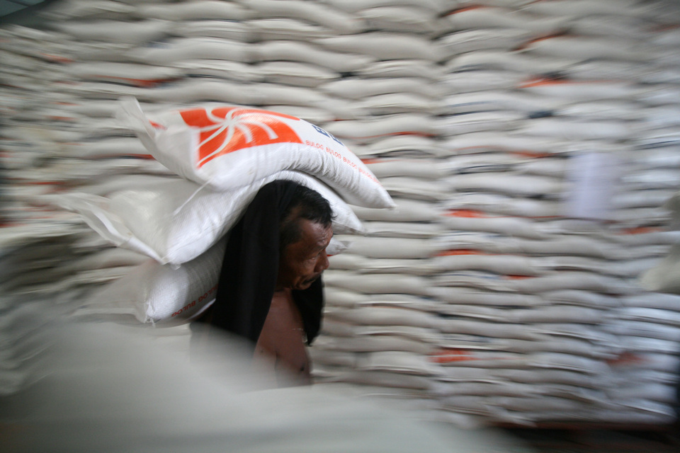 The government may need to import staple foods ahead of Ramadan, as existing policies to reduce prices have yet to make an impact, a Jakarta-based think-tank said on Monday (10/04).
(Antara Photo/Prasetia Fauzani)