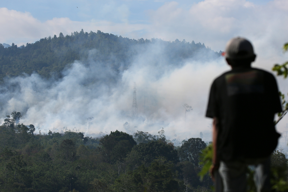 Indonesia’s Meteorology, Climatology and Geophysics Agency, or BMKG, said on Sunday (09/04) it has detected 15 hot spots indicating forest and land fires on the island of Sumatra. (Antara Photo/Irwansyah Putra)