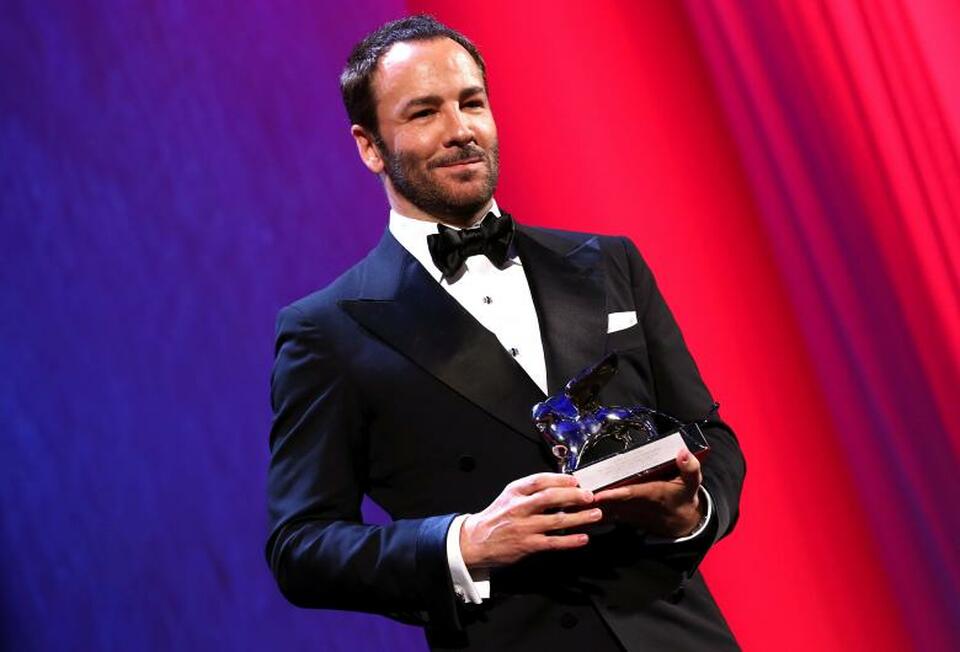 Director Tom Ford holds the runner-up Grand Jury prize for the movie "Nocturnal Animals" during the awards ceremony at the 73rd Venice Film Festival in Venice, Italy, September 10, 2016. (Reuters Photo/Alessandro Bianchi/File Photo)