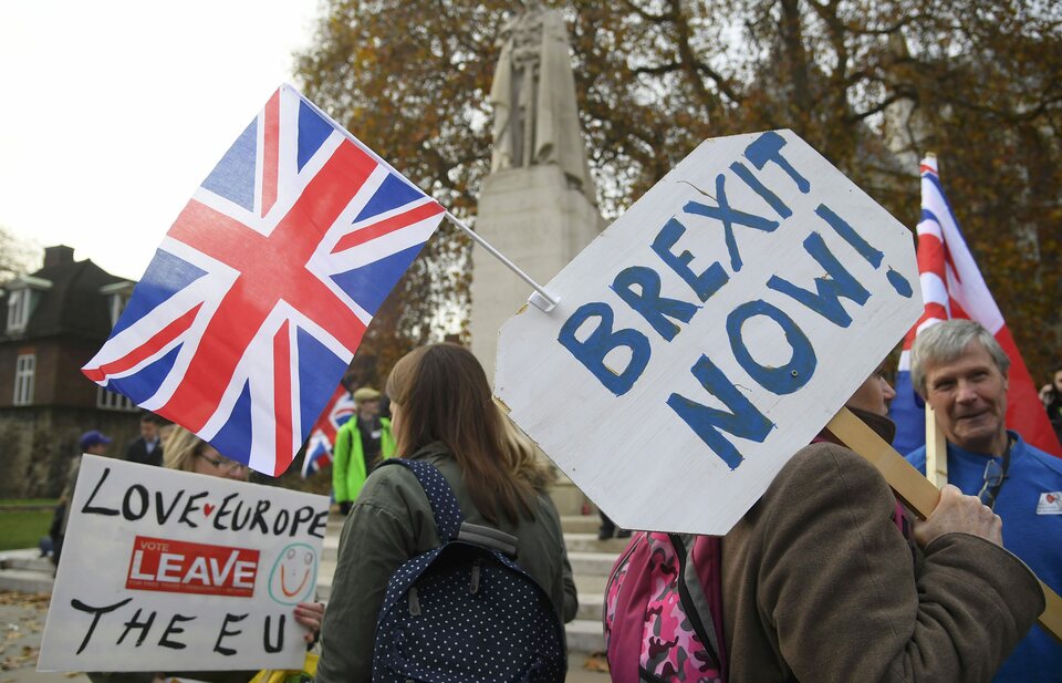 Demonstrators supporting Brexit protest outside the Houses of Parliament in London in November 2016. (Reuters Photo/Toby Melville)