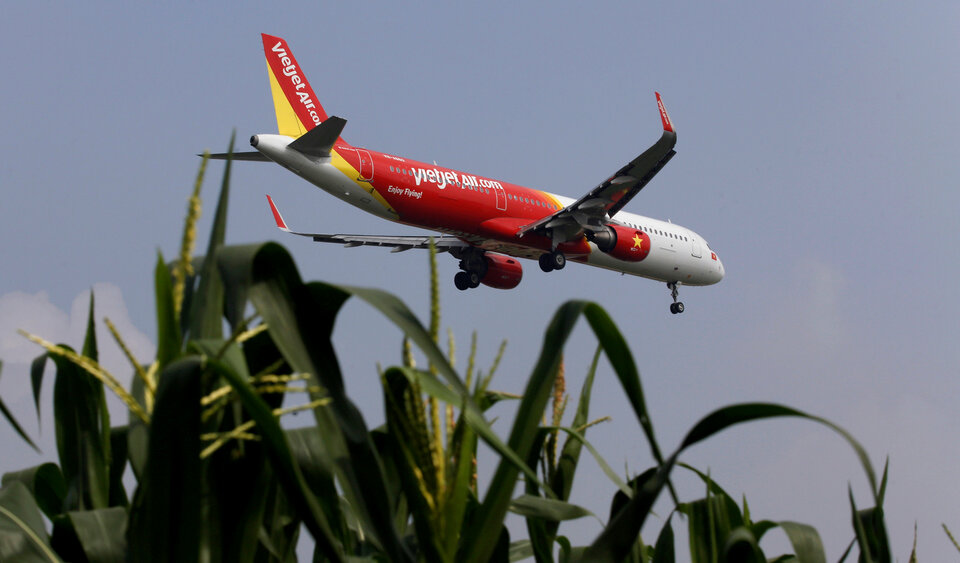 A Vietjet plane prepares for landing at Noi Bai Airport in Hanoi, Vietnam. (Reuters Photo/Kham)
