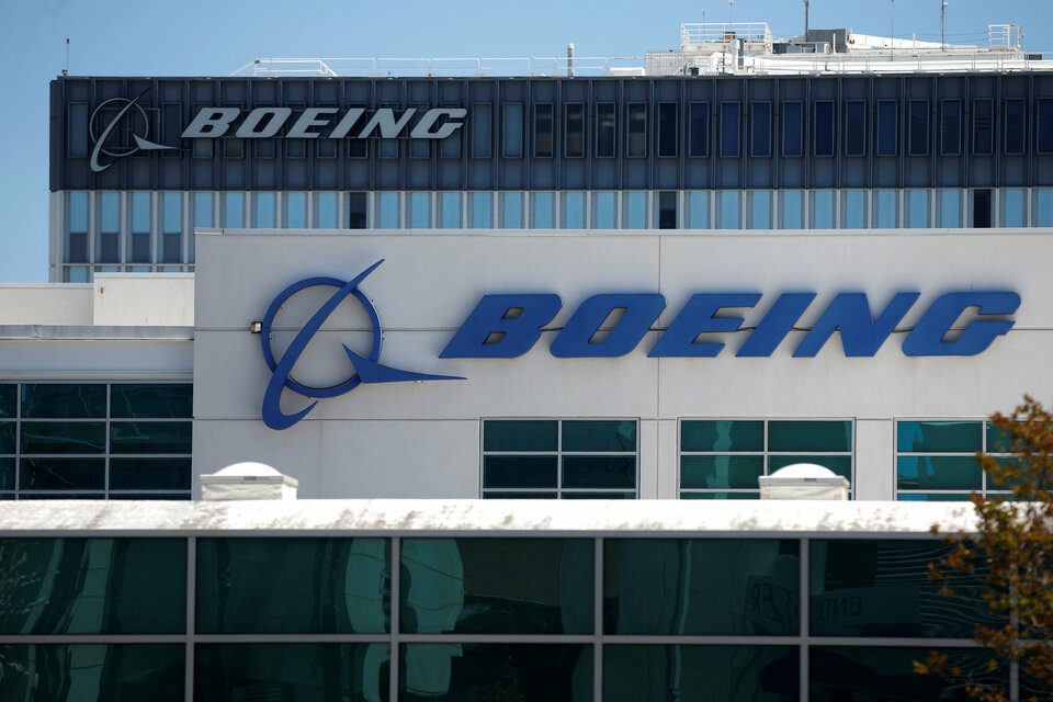 Boeing has opened a program office for a potential new mid-market jet and named a leader for the project, taking it a step closer to deciding whether to launch the new airplane, according to a staff memo. (Reuters Photo/Lucy Nicholson)