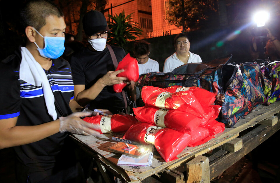 Philippine authorities have seized about 6 billion pesos ($120 million) worth of methamphetamines in a series of anti-narcotics operations this month that have yielded the biggest haul in the country's history, the justice minister said on Tuesday (27/12). (Reuters Photo/Romeo Ranoco)