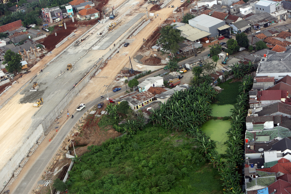 A joint venture led by property developer Sinar Mas Land has secured a Rp 4.3 trillion ($320 million) syndicated loan from state-owned lenders to develop a 30-kilometer toll road in Banten. (ID Photo/David Gita Roza)