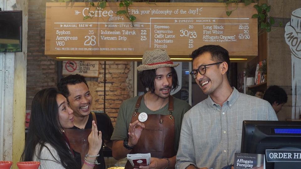 Rio Dewanto, far right, and Chicco Jerikho, second from right, during the filming of 'Filosofi Kopi.' (Photo courtesy of Visinema Pictures)