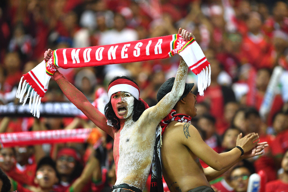 A fan watches on as Indonesia takes out the match. (Antara Photo/Widodo S Jusuf)