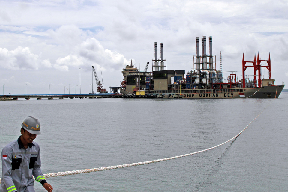 President Joko 'Jokowi' Widodo will inspect the Turkish-made marine vessel power plant ship in Bolok harbor, Kupang, East Nusa Tenggara, on Wednesday (28/12).  (Antara Photo/Kornelis Kaha) 