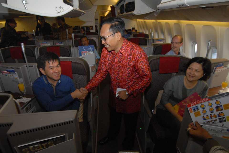 Garuda Indonesia president director and chief executive Arif Wibowo, center. (Antara Photo/Lucky R.)
