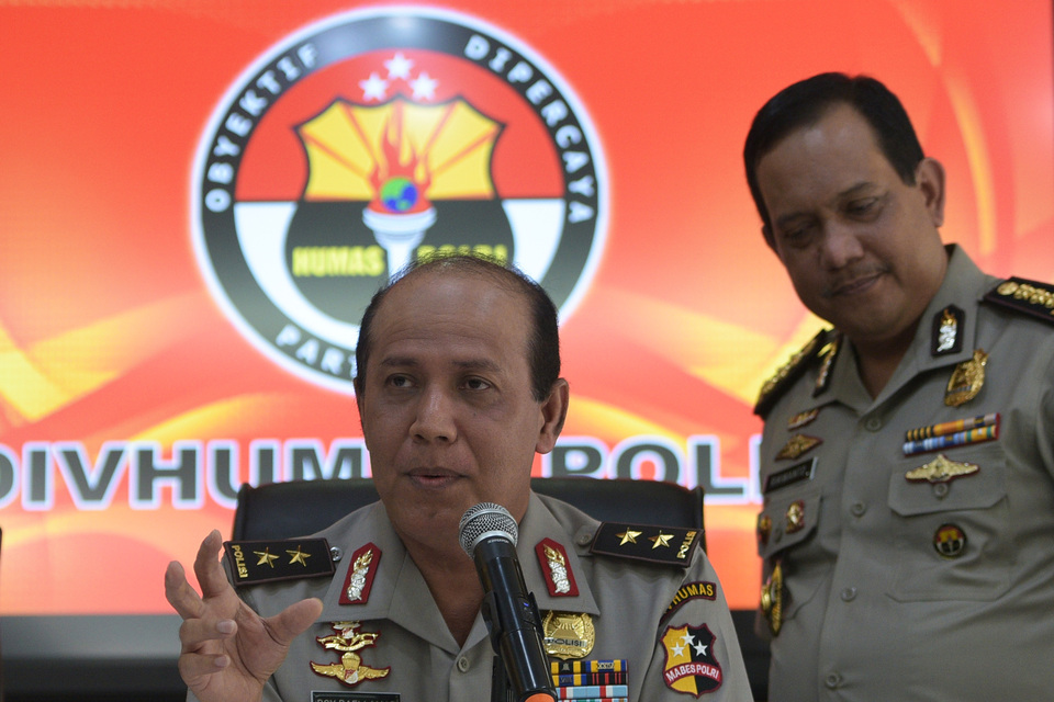 National Police public relations chief Insp. Gen. Boy Rafli Amar, left, accompanied by spokesman Sr. Comr. Rikwanto in Jakarta on Saturday (03/12). Rikwanto says investigations are continuing into the funding of alleged treasonous acts planned to coincide with the mass prayer rally in Jakarta on Dec. 2. (Antara Photo/Sigid Kurniawan)