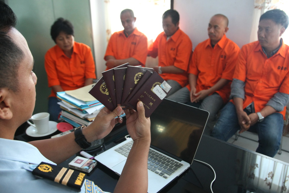 Chinese migrant workers are caught with fake passports in Kendari, Southeast Sulawesi, in November. (Antara Photo/Jojon)