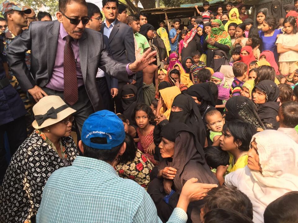 Foreign Minister Retno Marsudi visits a refugee camp in western Myanmar, near the country's border with Bangladesh in December 2016. (Photo courtesy of the Ministry of Foreign Affairs)